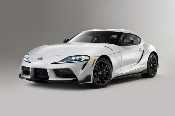 Toyota GR Supra 2023 được trang bị hộp số sàn mới