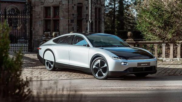 Xe điện Lightyear 0 trang bị tấm pin mặt trời, thuận tiện trong việc di chuyển hằng ngày