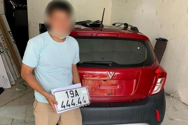 VinFast Fadil giá hơn 1 tỷ đồng nhờ bóc trúng biển số ngũ quý