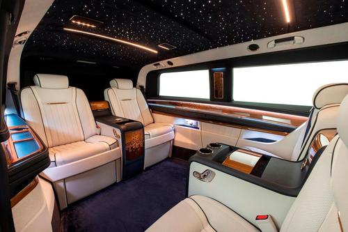 Mercedes-Benz V-Class với nội thất sang trọng dát vàng