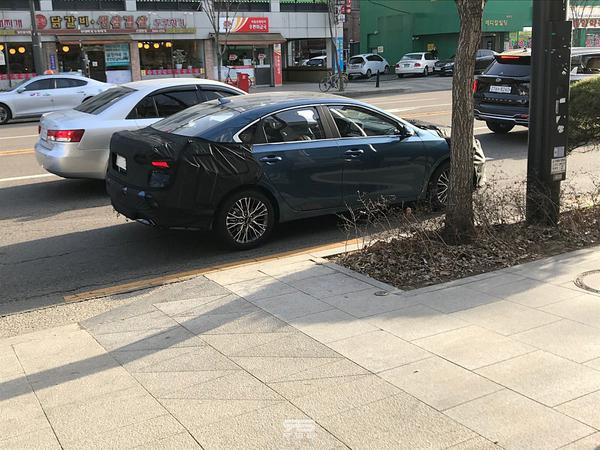 Phát hiện Kia Cerato 2021 chạy thử nghiệm trên phố trước thềm ra mắt