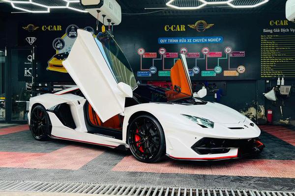 Siêu xe Lamborghini Aventador Roadster độ phiên bản SVJ tại Việt Nam
