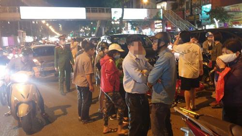 Danh tính tài xế say xĩn lái Fortuner tông vào 3 ô tô, 4 xe máy khiến một người đi cấp cứu tại Giảng Võ