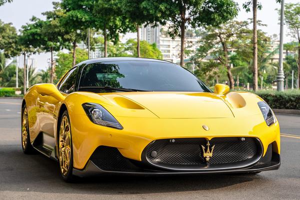 Mãn nhãn với Maserati MC20 mạ vàng độc nhất Việt Nam