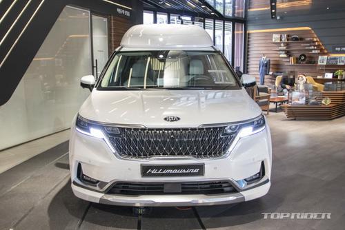 Chi tiết về Kia Sedona High Limousine 2021 chính thức được mở bán