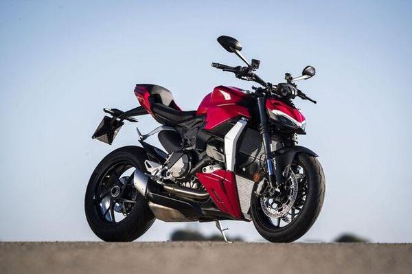 Ducati DesertX và Streertfighter V2 mở bán tại Việt Nam với giá từ 598 triệu đồng