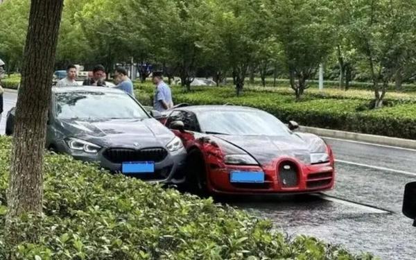Tài xế Bugatti Veyron triệu USD tức giận đâm vào BMW