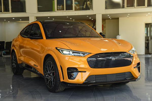Ford ngừng nhận đặt hàng Mustang Mach-E do thiếu phụ tùng
