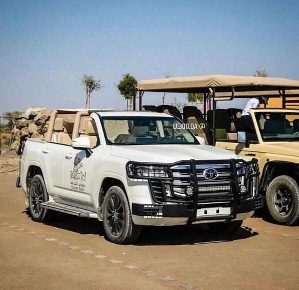 Toyota Land Cruiser độc đáo hơn với phiên bản mui trần