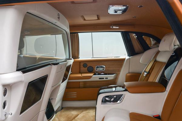 Rolls-Royce Phantom phiên bản "siêu riêng tư" về tay đại gia Việt