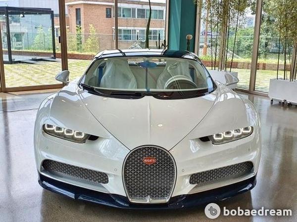 G-Dragon "tậu" Bugatti Chiron, siêu xe đắt đỏ nhất Hàn Quốc