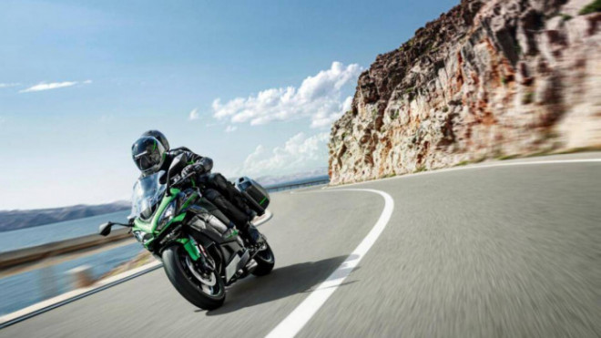 Chiêm ngưỡng Kawasaki Ninja 1000SX 2022 với loạt công nghệ hiện đại