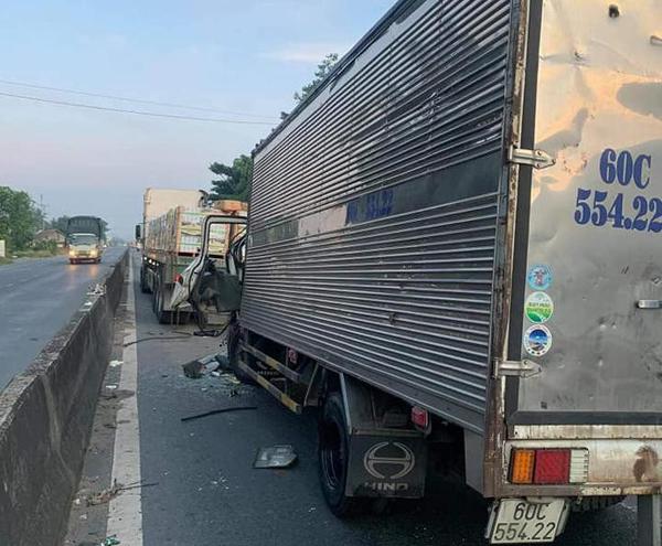 Cặp vợ chồng lái xe tải thương vong nặng nề sau cú tông vào đuôi xe đầu kéo đang dừng đỗ