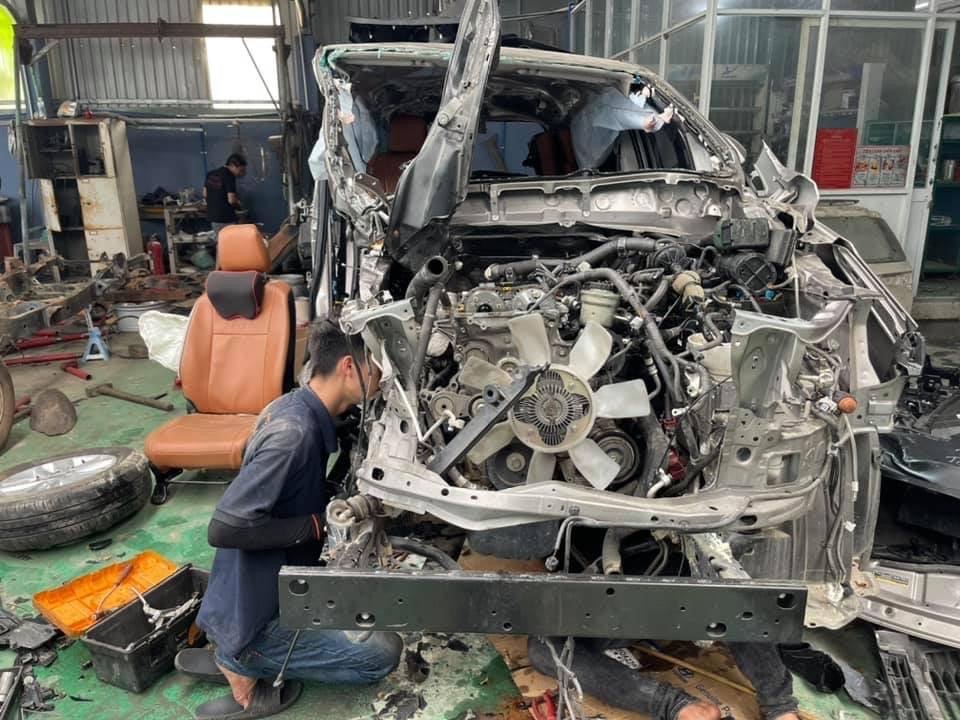 Cận cảnh quy trình cải tử hoàn sinh biến xe tai nạn đâm đụng thành nguyên zin từng con ốc