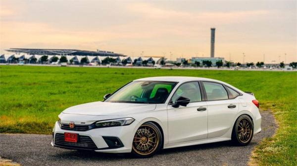 Ảnh Honda Civic cực ngầu bởi hãng độ Kaeza Shop