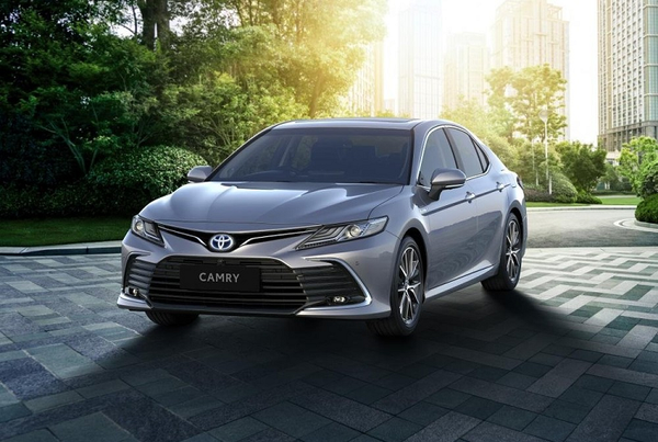 Doanh số sedan hạng D tại Việt Nam giảm, Toyota Camry vẫn áp đảo đối thủ