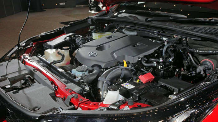 Ảnh chi tiết Toyota Fortuner GR Sport 2021 màu đỏ giá bán 1,3 tỷ đồng tại Thái Lan