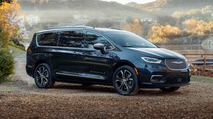 Chrysler cập nhật giá cho dòng xe Voyager và Pacifica 2021