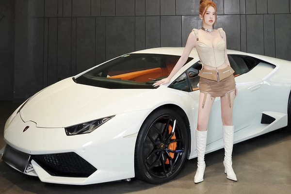 Hot girl Việt tự tặng quà Valentine bản thân là siêu xe Lamborghini Huracan 10 tỷ