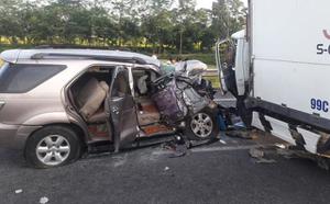 Ô tô Fortuner bất ngờ lao qua dải phân cách làm tử vong 3 mạng người