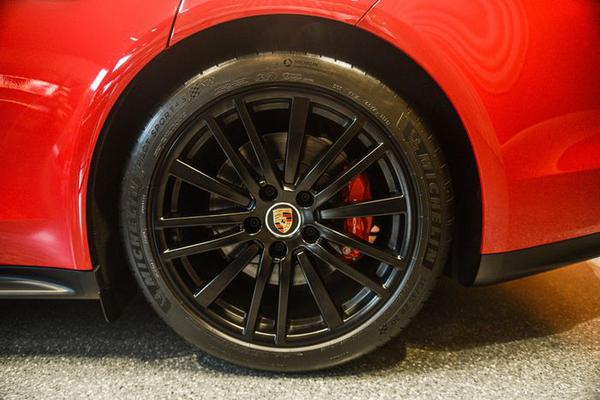 Porsche Panamera GTS 2022 với dàn trang bị "khủng" hơn 2 tỷ đồng