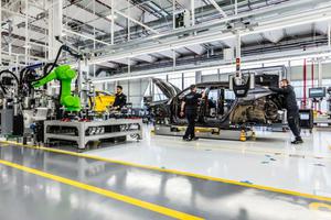 Hãng xe nước Ý-Lamborghini đã buộc phải đóng cửa nhà máy Bolognese