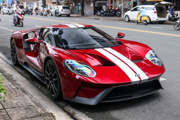 Ngắm Ford GT với ngoại thất rực rỡ của "vua cà phê" Đặng Lê Nguyên Vũ