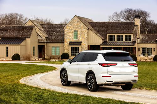 Mitsubishi Outlander 2022 công bố giá bán chính thức tại Mỹ khiến người dùng Việt háo hức