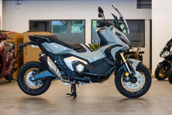 Mô tô Honda X-ADV 2021 nhập tư về Việt Nam
