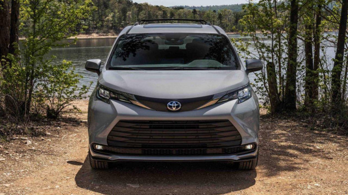 Toyota Sienna 2022 phiên bản Woodland với màu sơn ngoại thất độc quyền
