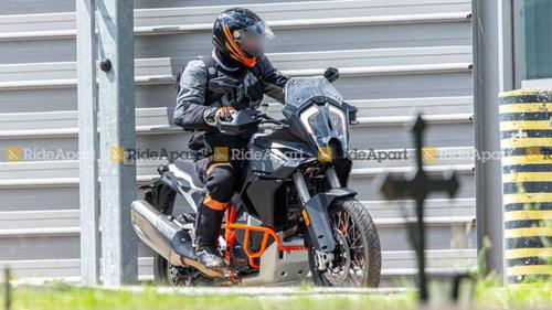 KTM 1290 Super Adventure R và S sẽ được thương hiệu công bố những chi tiết có mặt trên cặp đôi này