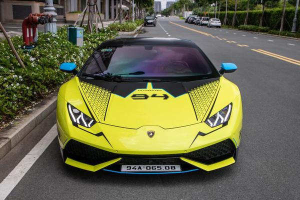 Lamborghini Huracan với ngoại thất lấy cảm hứng từ xe đua xuất hiện tại TP.HCM