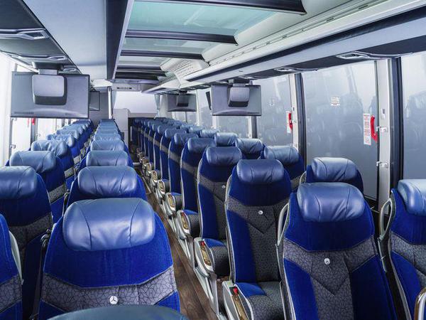 Mercedes-Benz ra mắt 2 mẫu xe buýt hạng sang có lực kéo 2.300 Nm