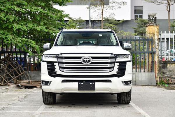 Chi tiết Toyota Land Cruiser VX 2022 bản kỉ niệm 70 năm với giá gần 6 tỷ tại Việt Nam