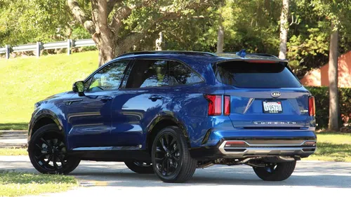 Ngoài logo mới, Kia còn cho ra mắt 5 mẫu xe mới trong năm 2021