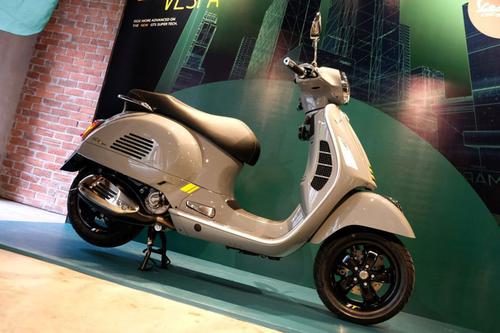 Vespa GTS 300 HPE Super Tech 2021 có giá bán hơn 200 triệu đồng