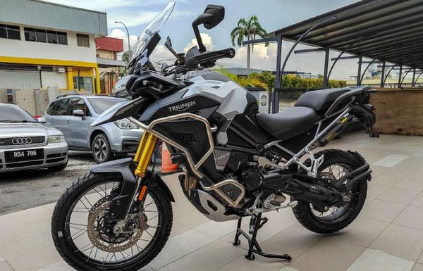 Triumph Tiger 1200 Rally Explorer 2022 ra mắt với giá hơn 683 triệu đồng