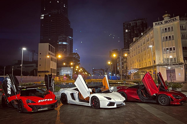 Dàn siêu xe gần trăm tỷ khoe dáng tại Sài Gòn sau giãn cách
