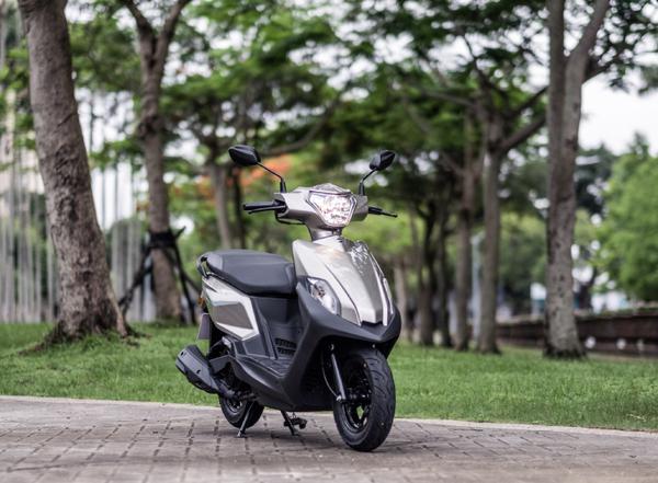 Xe ga SYM Duke 125 2022 "uống xăng" cực ít, nhiều trang bị công nghệ hiện đại