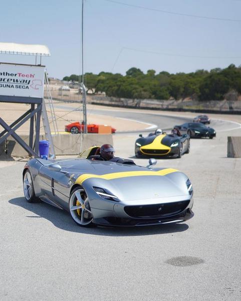 Cuộc tụ họp của  30 chiếc siêu xe Ferrari Monza