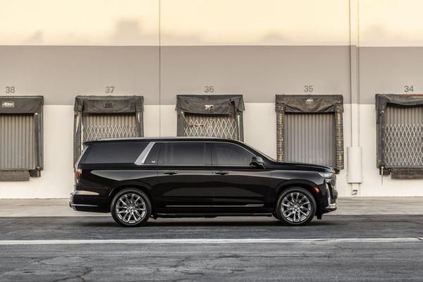 SUV cao cấp Cadillac Escalade phiên bản bọc thép đầy tiện nghi