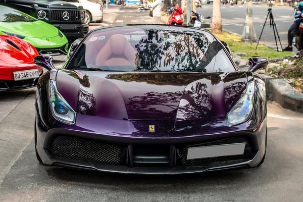 Cận cảnh Ferrari 488 Spider với màu sơn độc nhất tại Việt Nam