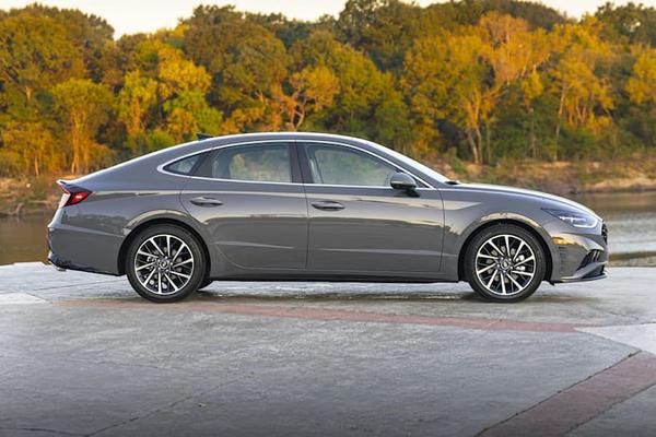 Hyundai Sonata N-Line Night Edition 2022 ra mắt, sở hữu giá bán gây bất ngờ