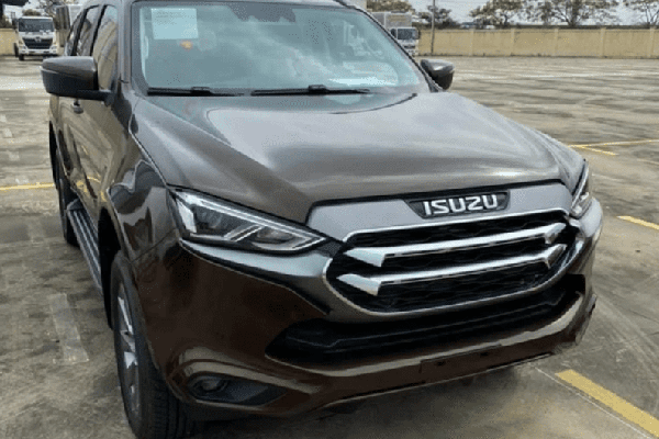 Đại lý tiết lộ giá bán chính thức của Isuzu Mu-X 2022, từ 870 triệu đồng