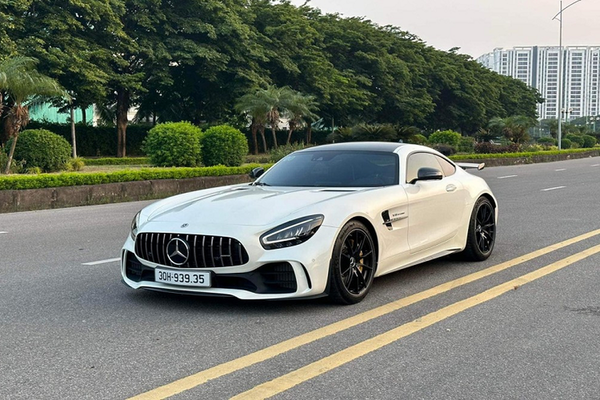 Ngắm Mercedes-AMG GT R lướt giảm giá 3 tỷ đồng vẫn đắt ngang xe mới