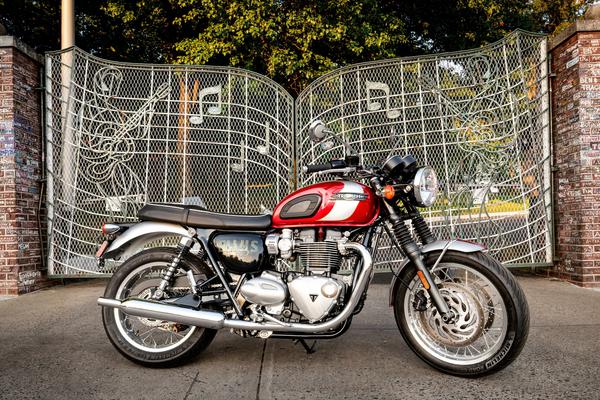 Chiêm ngưỡng Triumph Bonneville T120 phiên bản tri ân huyền thoại Elvis Presley