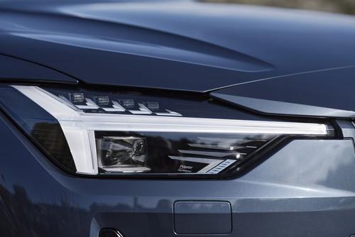 Polestar 2 được trang bị đèn LED Pixel có thể điều chỉnh chùm sáng