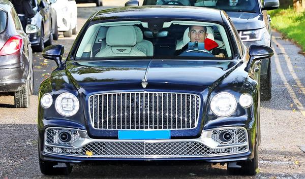 Ronaldo tậu thêm Bentley Flying Spur tại Manchester