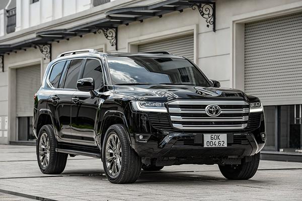 Toyota Land Cruiser 2022 "siêu lướt" bán lại với giá cao hơn 2 tỷ đồng so với giá niêm yết