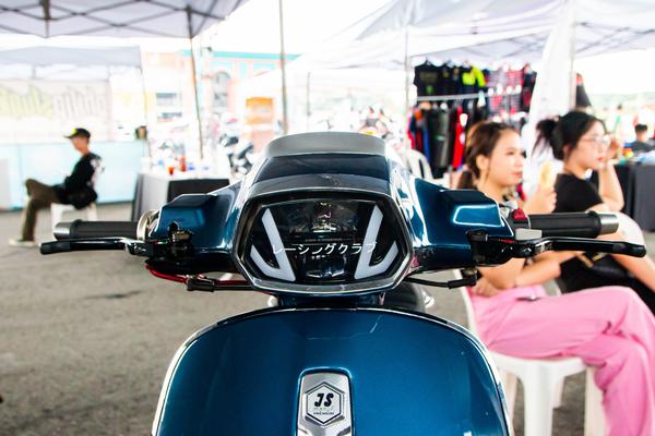 Chủ xe Vespa Sprint "chịu chơi" nâng cấp xe với chi phí 700 triệu đồng